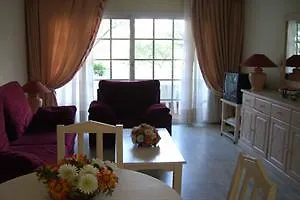 Apartamentos Pueblo Quinta 베날마데나코스타 아파트